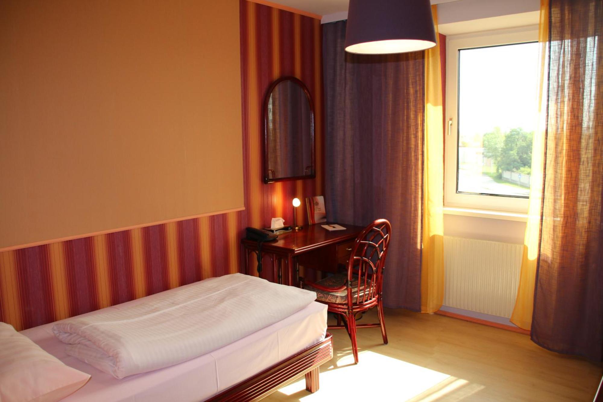 Hotel Freizeittempel Винер-Нойштадт Экстерьер фото